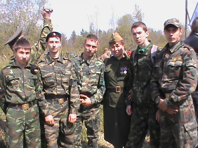 На захоронении погибших у д. Давыдово